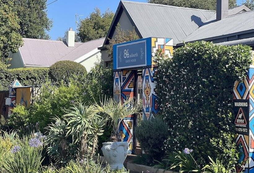 Пансион 84 On Fourth Guest House