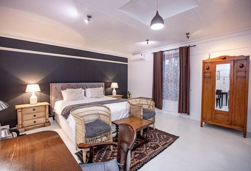 Пансион 84 On Fourth Guest House