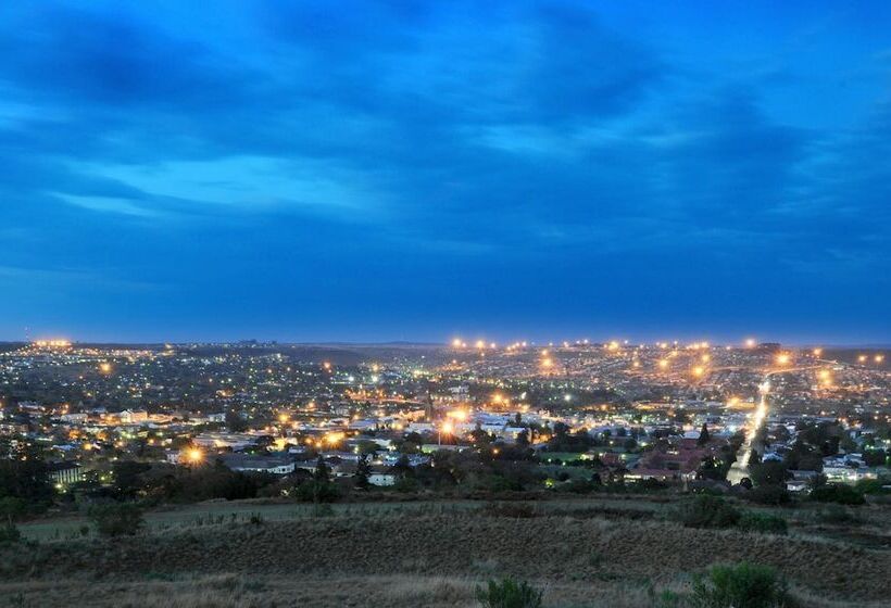 Пансион 8a Grahamstown By The Oyster Collection