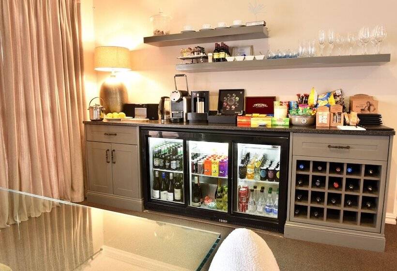 Пансион 8a Grahamstown By The Oyster Collection