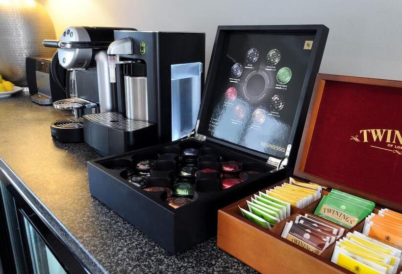 Пансион 8a Grahamstown By The Oyster Collection