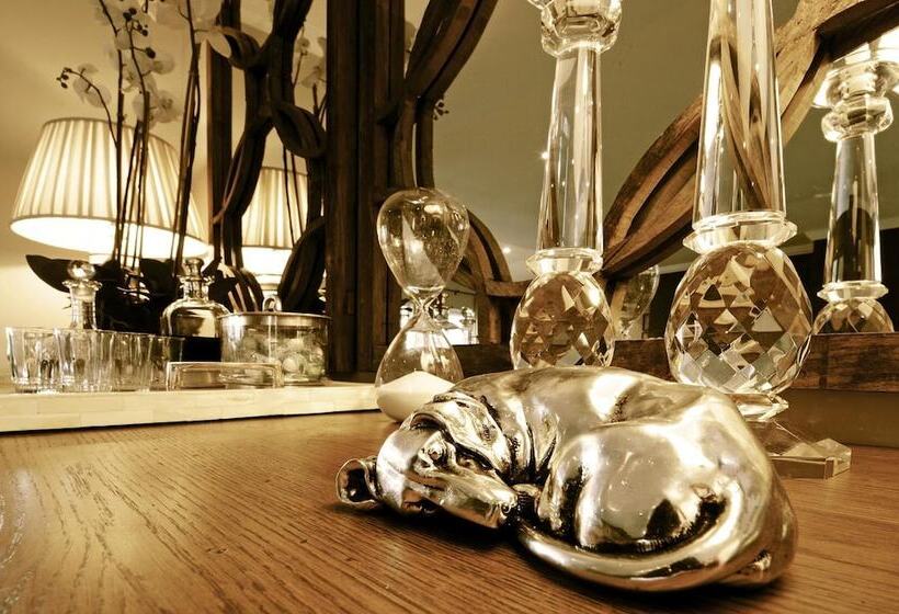 Пансион 8a Grahamstown By The Oyster Collection