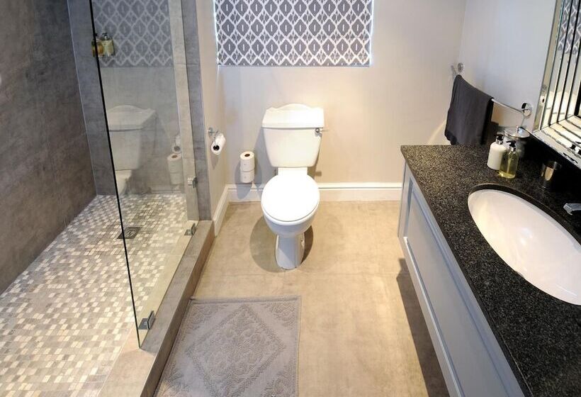 Пансион 8a Grahamstown By The Oyster Collection