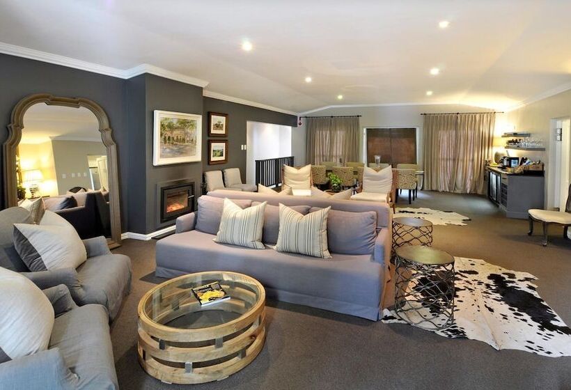 Пансион 8a Grahamstown By The Oyster Collection