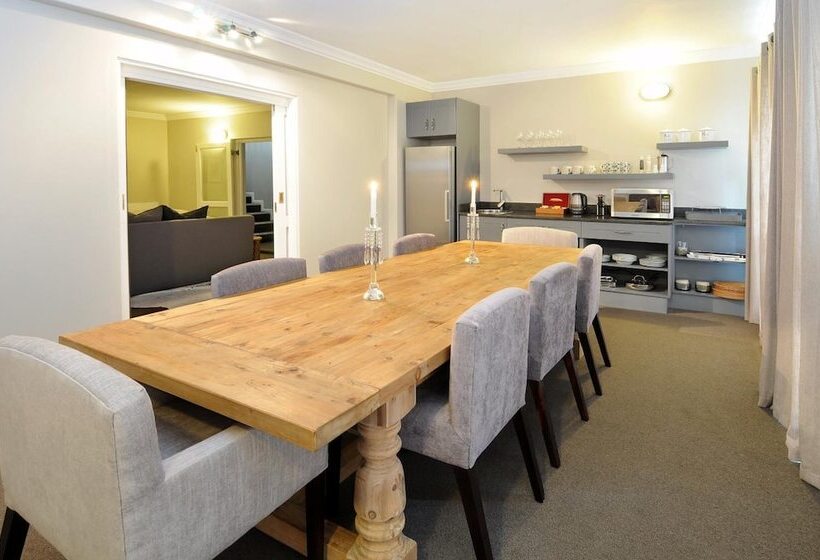 Пансион 8a Grahamstown By The Oyster Collection