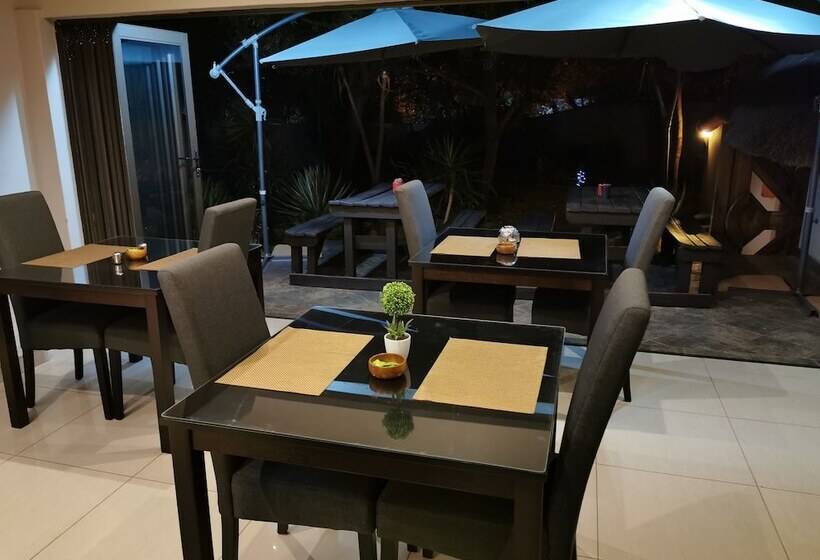 بنسيون Aerotropolis Guest Lodge