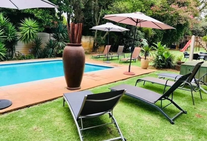 بنسيون Aerotropolis Guest Lodge