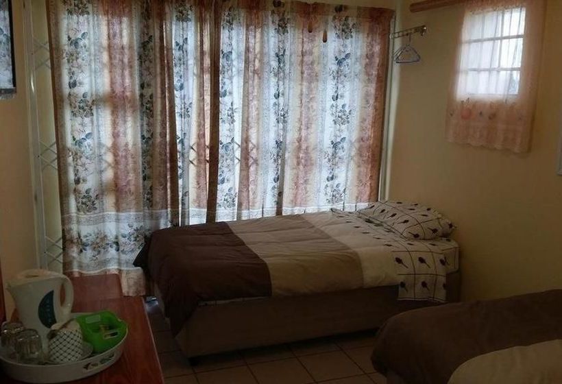 Пансион Ebenezer Guesthouse Bluewater Bay