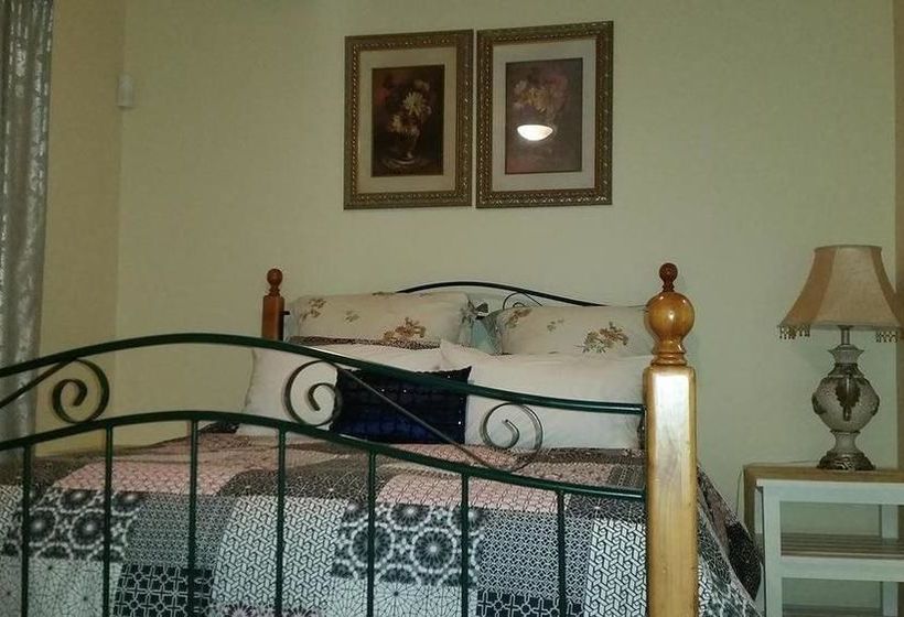 Пансион Ebenezer Guesthouse Bluewater Bay