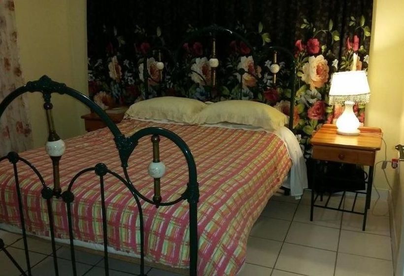 Пансион Ebenezer Guesthouse Bluewater Bay