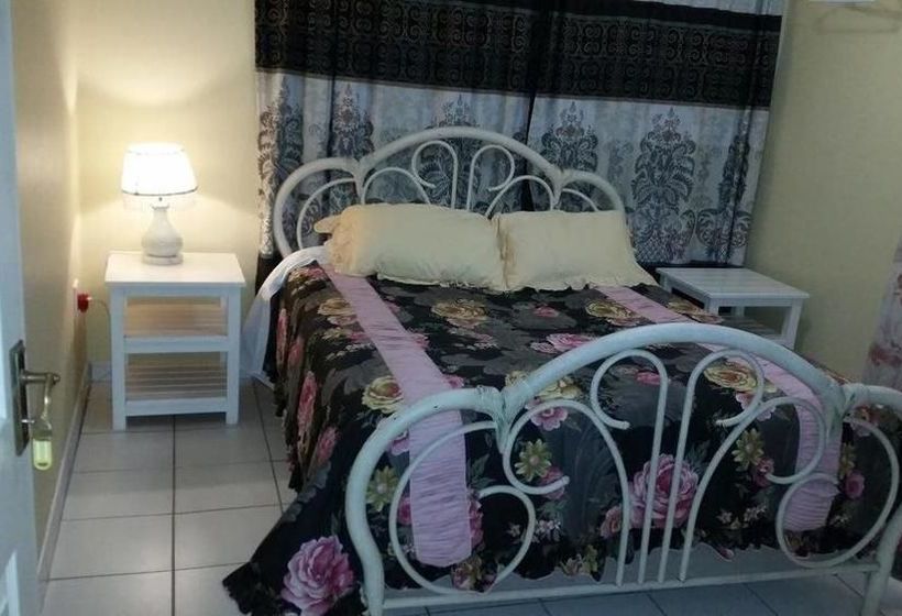 Пансион Ebenezer Guesthouse Bluewater Bay