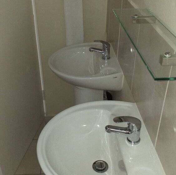 بنسيون Gecko Inn