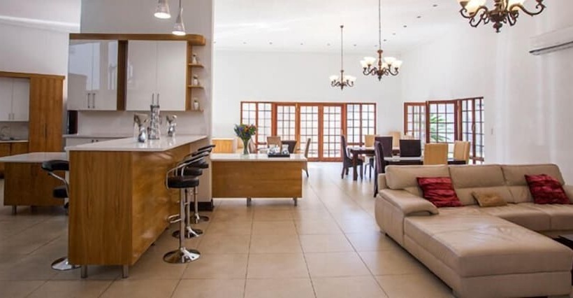 Пансион Mbombela Exclusive Guest House @ Daleen