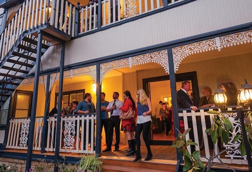 بنسيون Montacute Boutique Bunkhouse