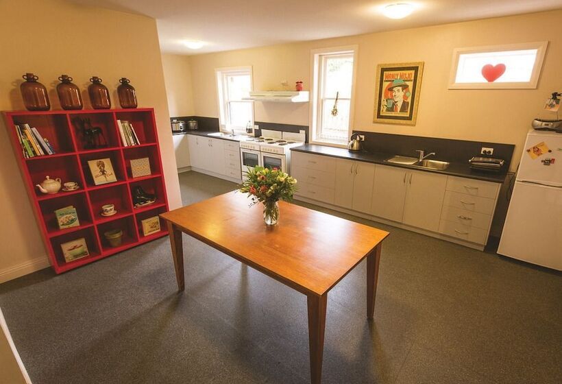 بنسيون Montacute Boutique Bunkhouse