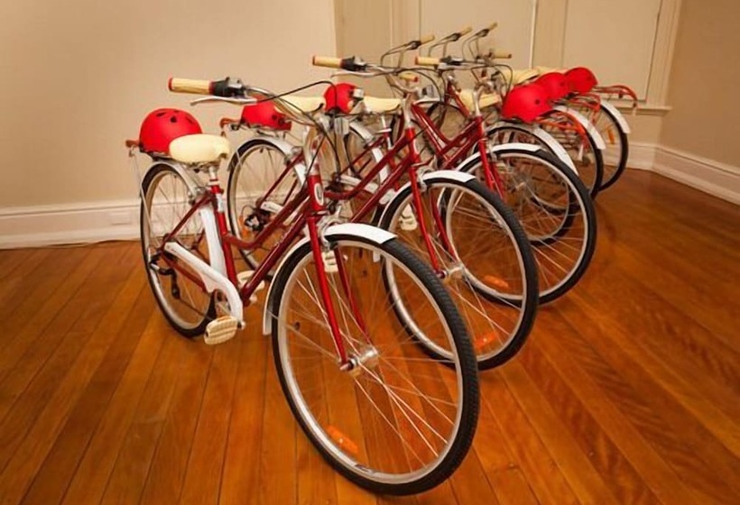 بنسيون Montacute Boutique Bunkhouse