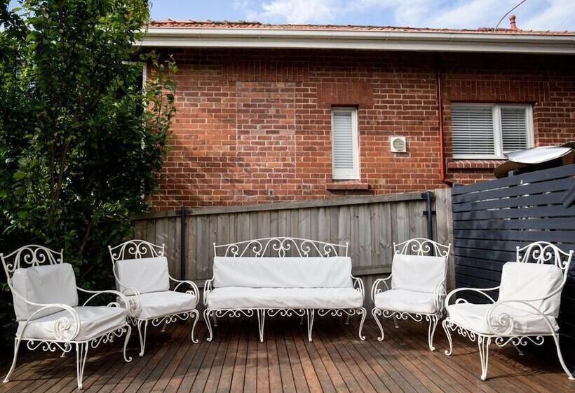 بنسيون Montacute Boutique Bunkhouse