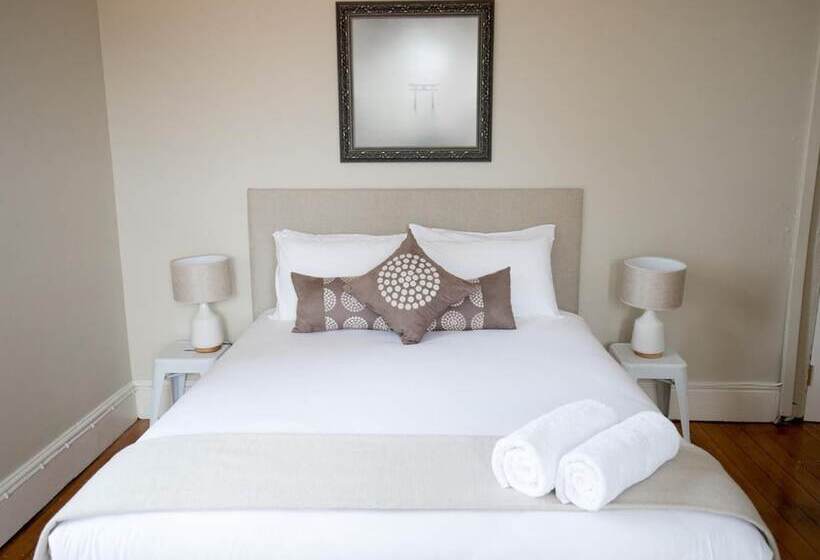 بنسيون Montacute Boutique Bunkhouse