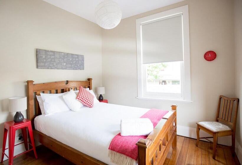 بنسيون Montacute Boutique Bunkhouse