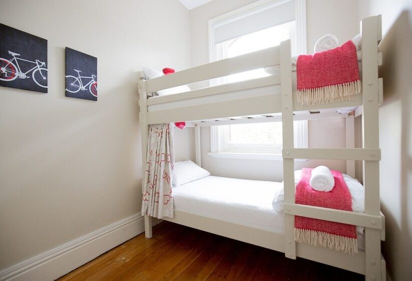 بنسيون Montacute Boutique Bunkhouse