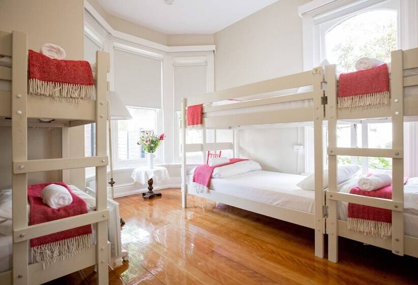 بنسيون Montacute Boutique Bunkhouse