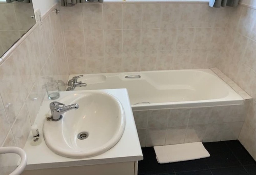 ペンション On The Estuary