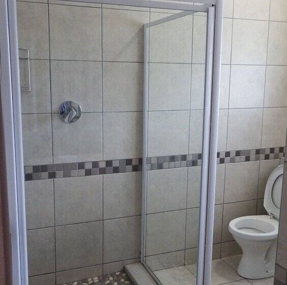 ペンション On The Estuary