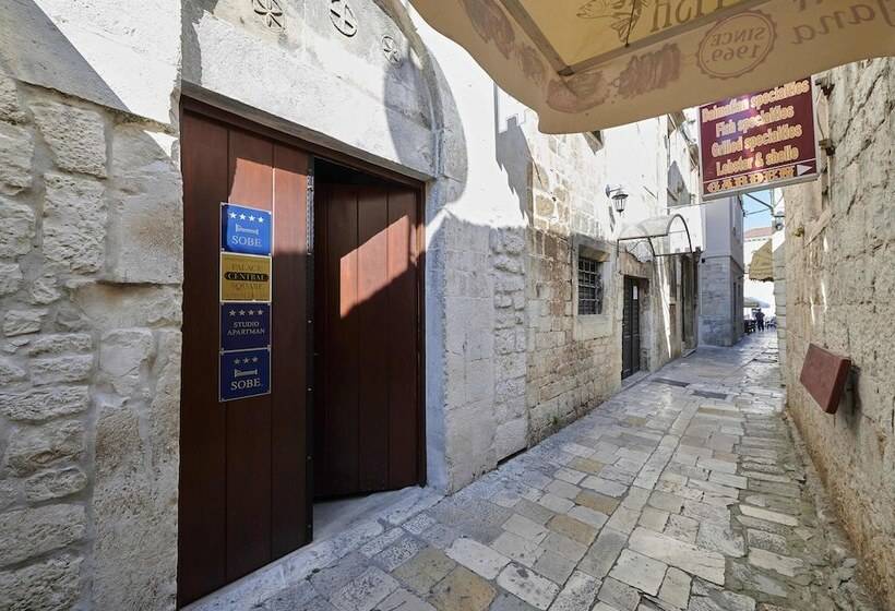 پانسیون Palace Central Square