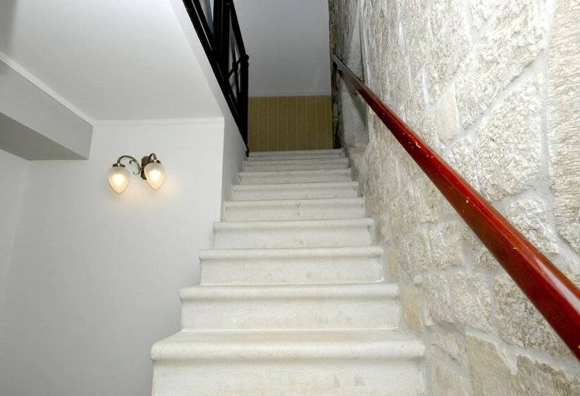 پانسیون Palace Central Square