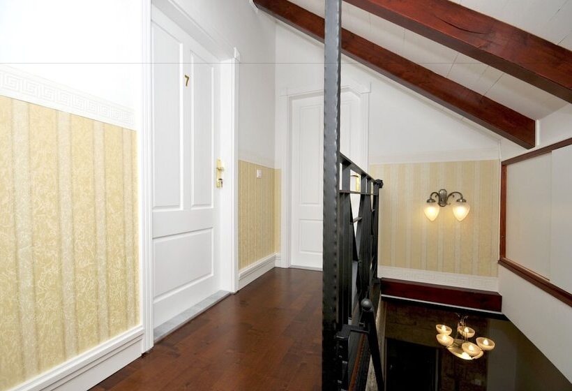 ペンション Palace Central Square