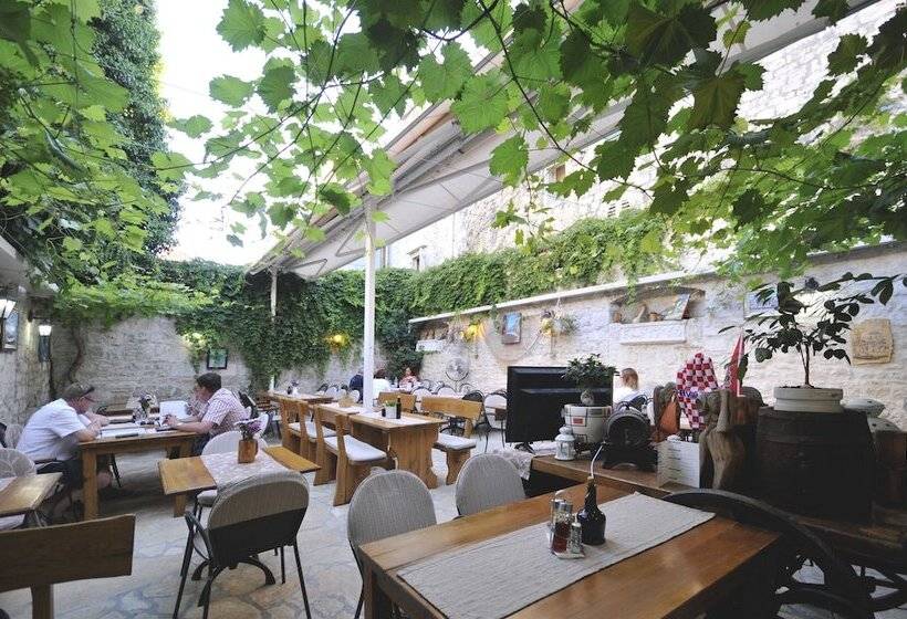 پانسیون Palace Central Square