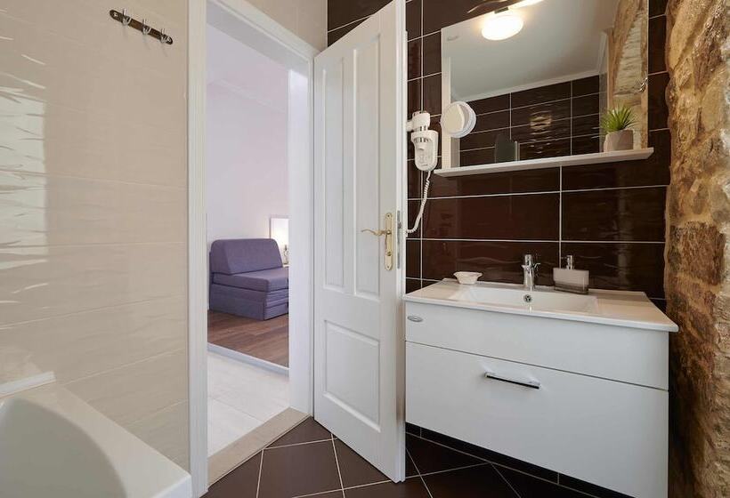 ペンション Palace Central Square