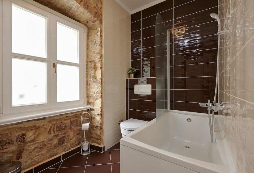 پانسیون Palace Central Square