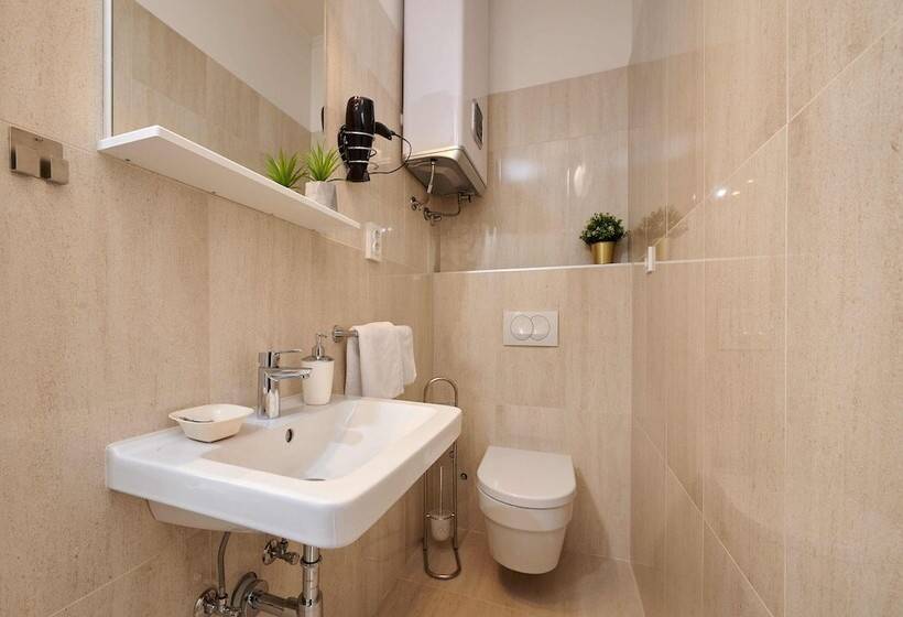 ペンション Palace Central Square