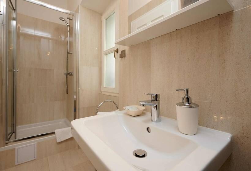 پانسیون Palace Central Square