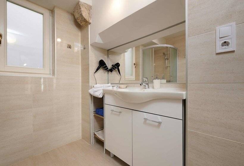 ペンション Palace Central Square