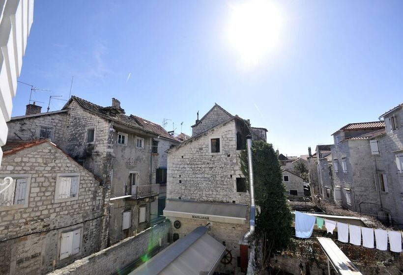 ペンション Palace Central Square