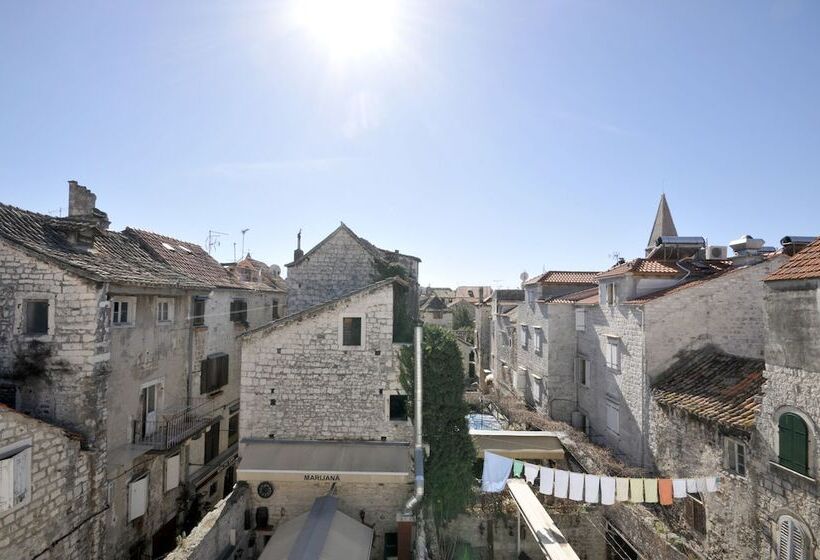 ペンション Palace Central Square