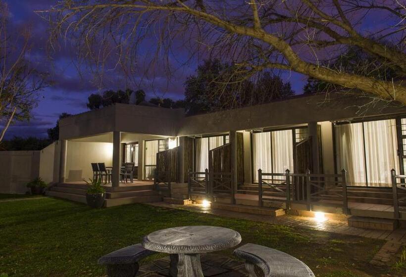 פנסיון The Suburban Guest House