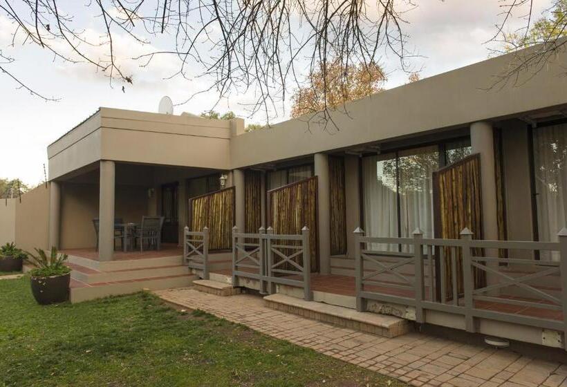 פנסיון The Suburban Guest House