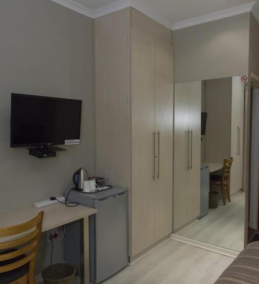 פנסיון The Suburban Guest House