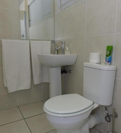 פנסיון The Suburban Guest House