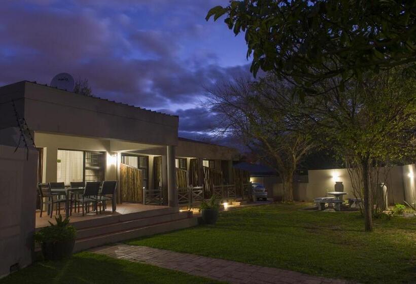 פנסיון The Suburban Guest House