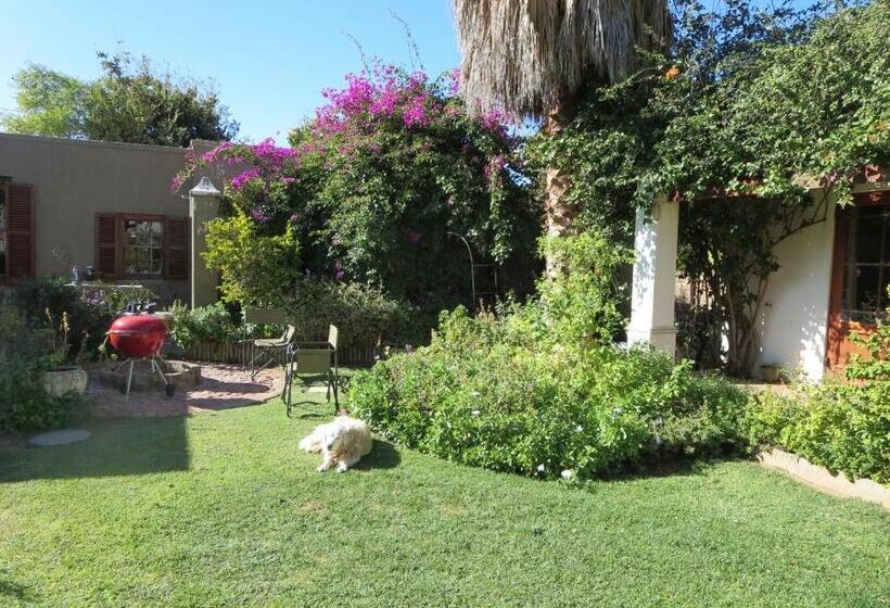 פנסיון Villa Reinet Guest House