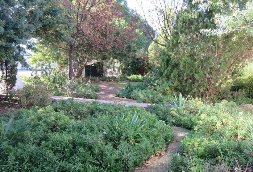 פנסיון Villa Reinet Guest House