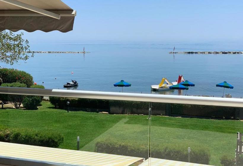 River Beach Apartment 101