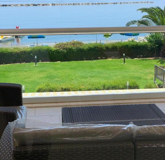 River Beach Apartment 101