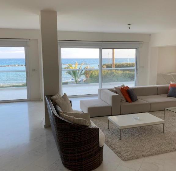 River Beach Apartment 101