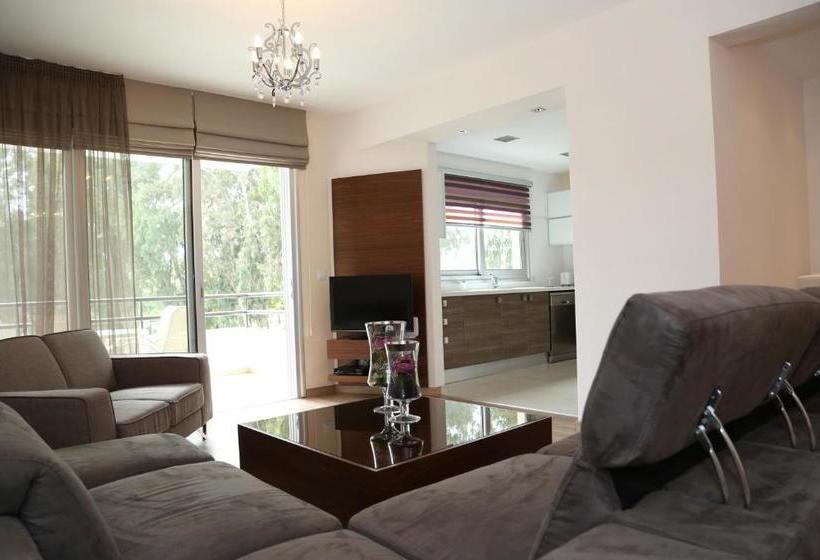 River Beach Apartment 101