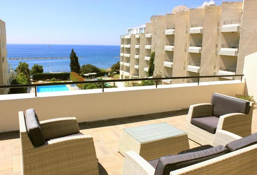 River Beach Apartment 101